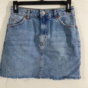 Topshop Women's Denim Mini Skirt Size 2 Blue Raw Hem Casual Moto Style